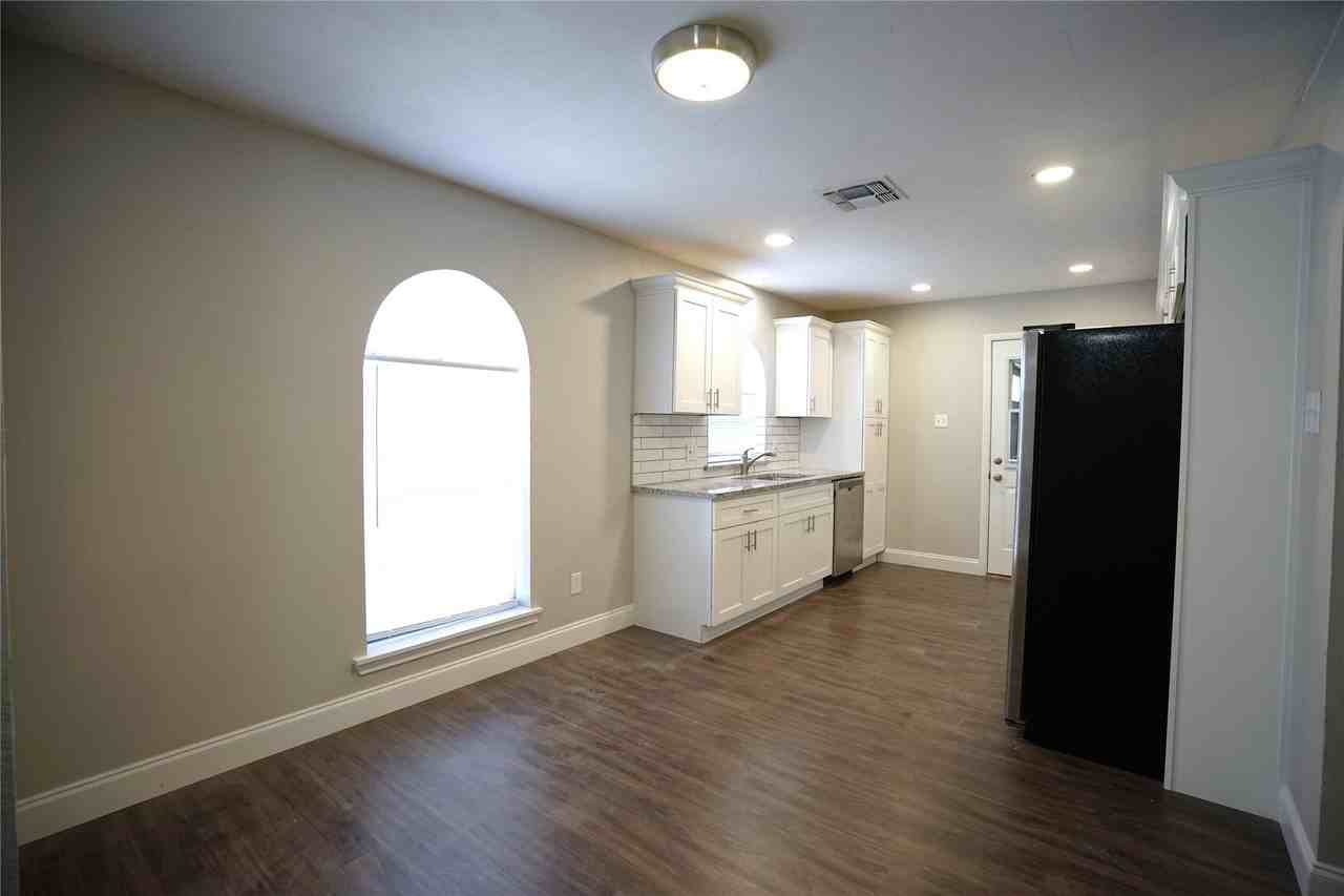 619 Todd Ct - Photo 3 of 17