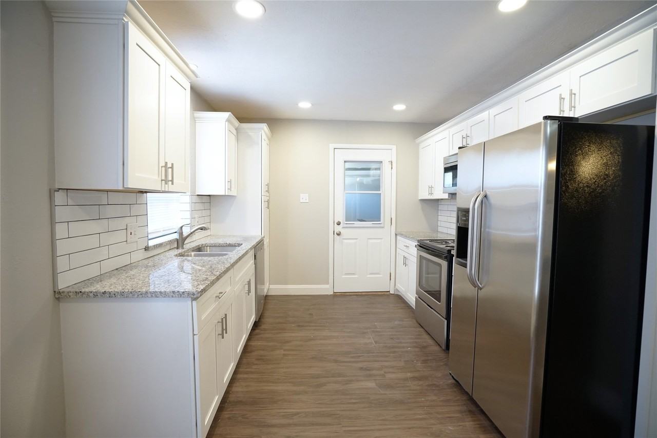 619 Todd Ct - Photo 4 of 17