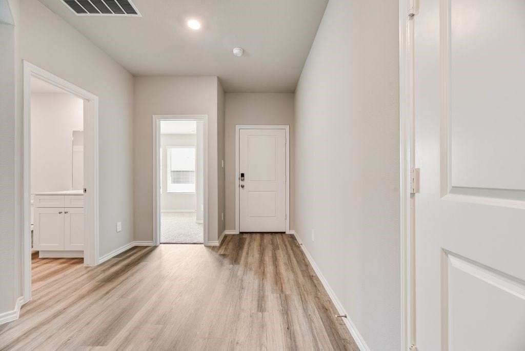 16521 Hudson Prairie Way - Photo 3 of 19