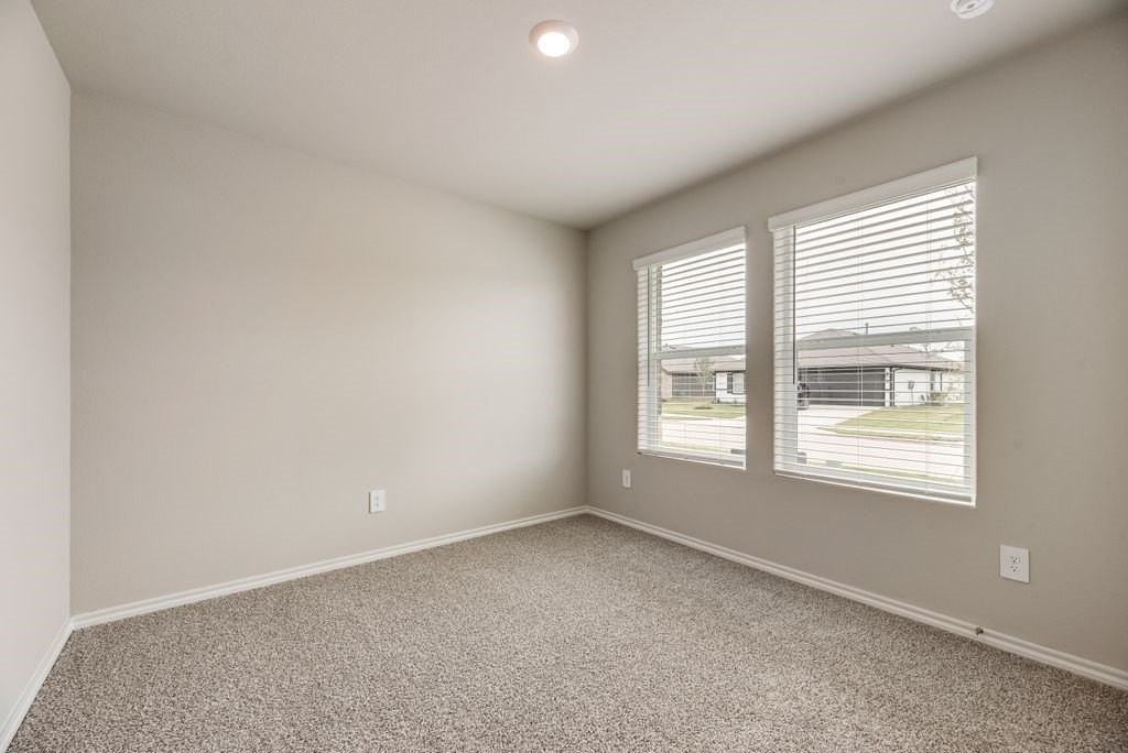 16521 Hudson Prairie Way - Photo 5 of 19