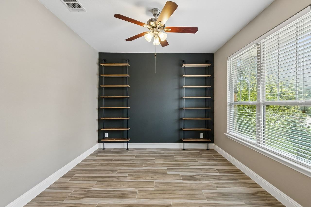 15424 Bluffdale Dr - Photo 3 of 29