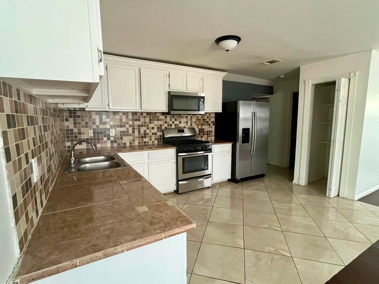 2965 Clovis Ave - Photo 5 of 21