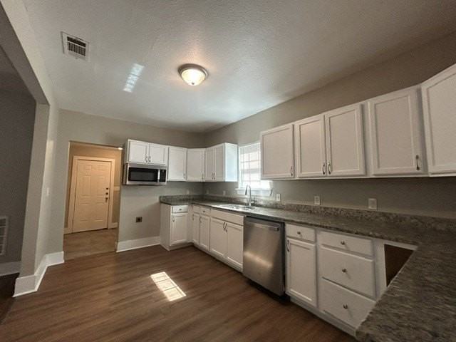 925 W Nelson St - Photo 6 of 24
