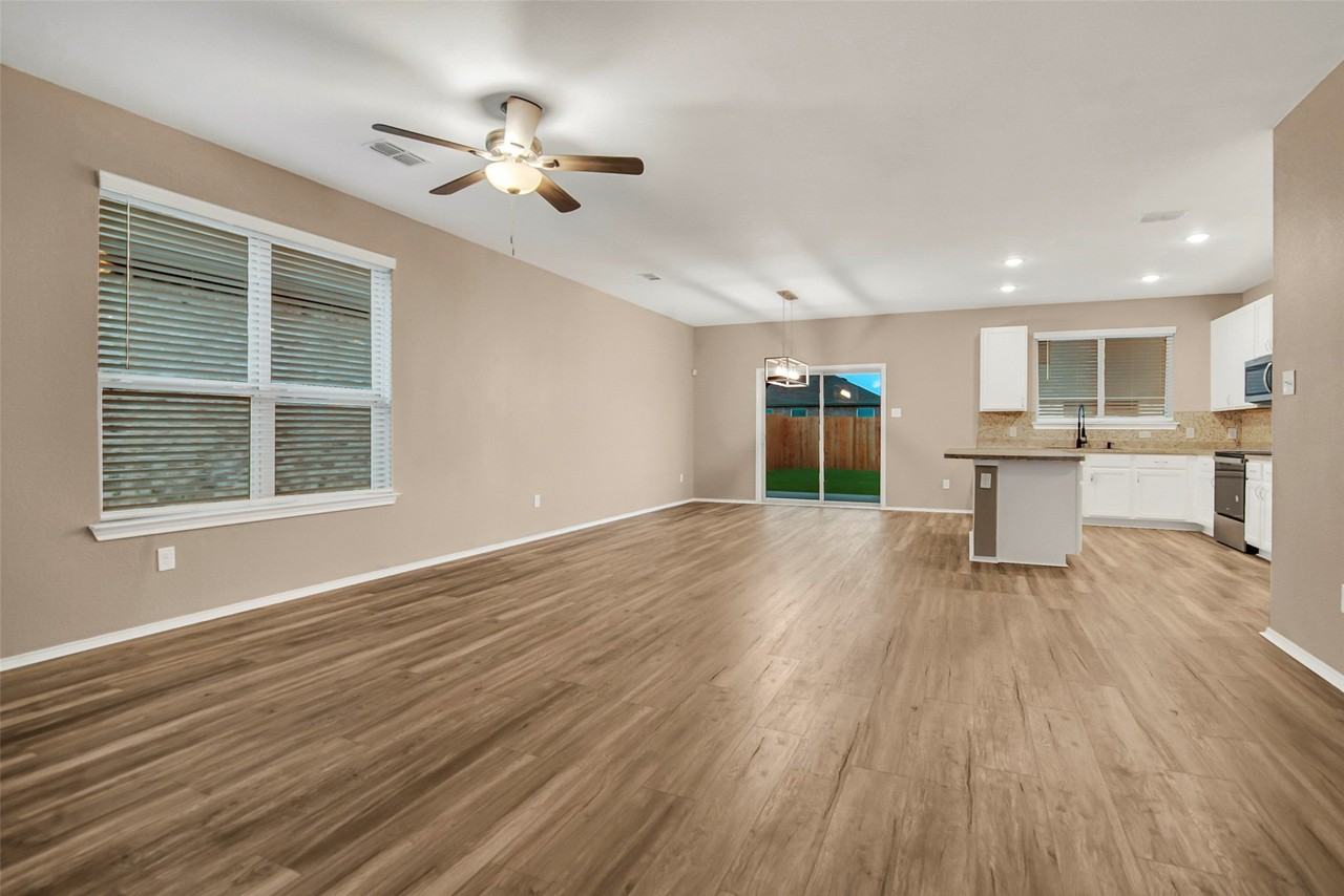 1021 Waverly Dr - Photo 3 of 19