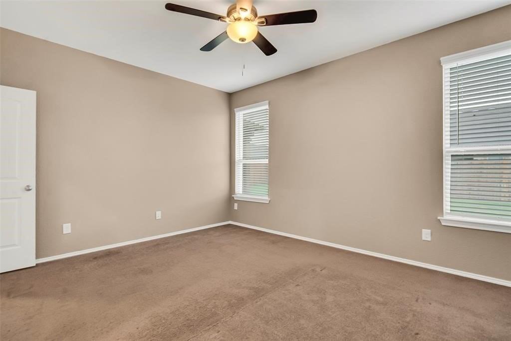 1021 Waverly Dr - Photo 4 of 19