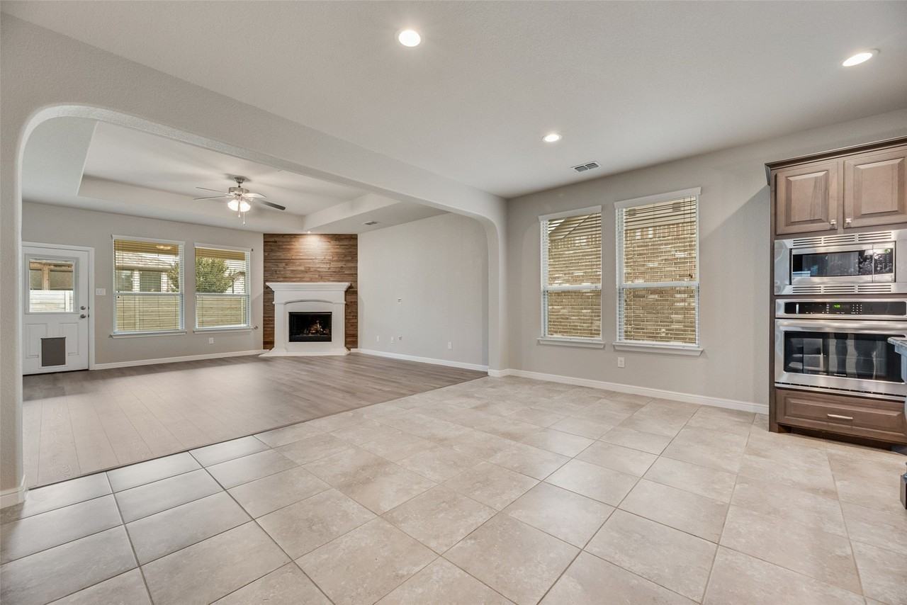 1601 Bunting Dr - Photo 3 of 18