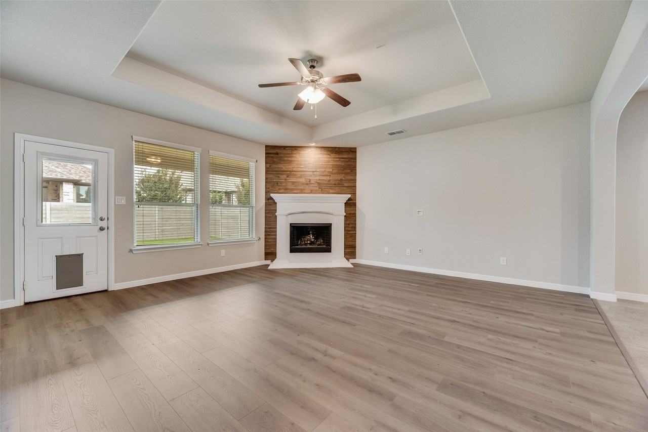 1601 Bunting Dr - Photo 4 of 18