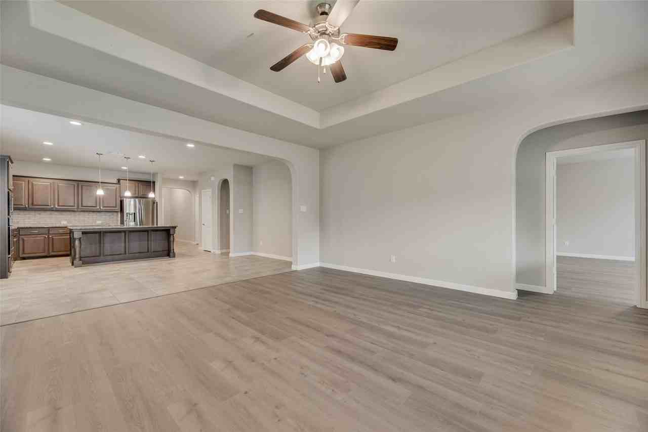 1601 Bunting Dr - Photo 5 of 18