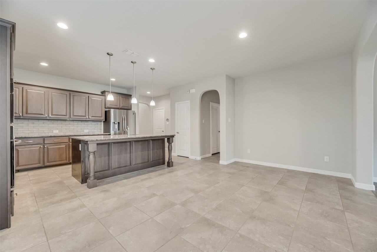 1601 Bunting Dr - Photo 6 of 18