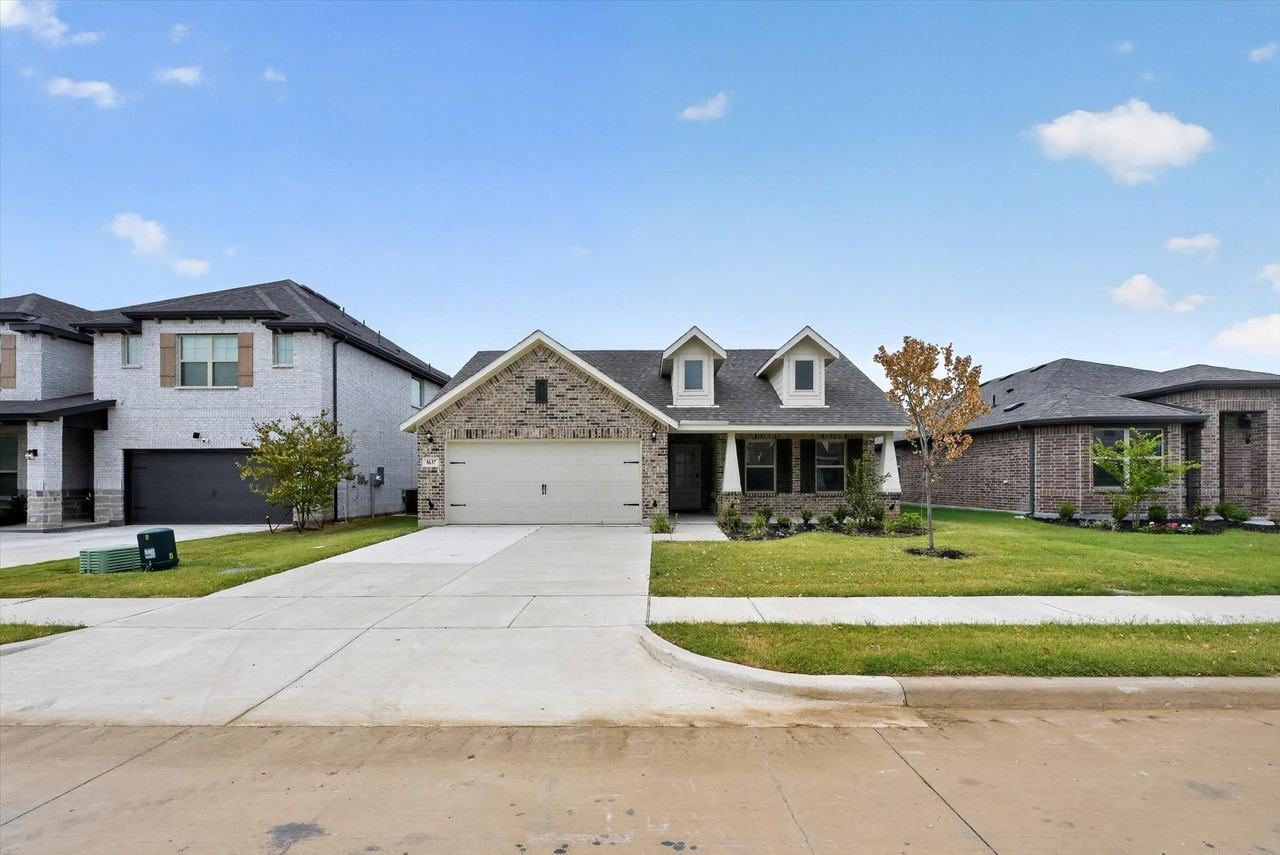 1637 Elle Ln