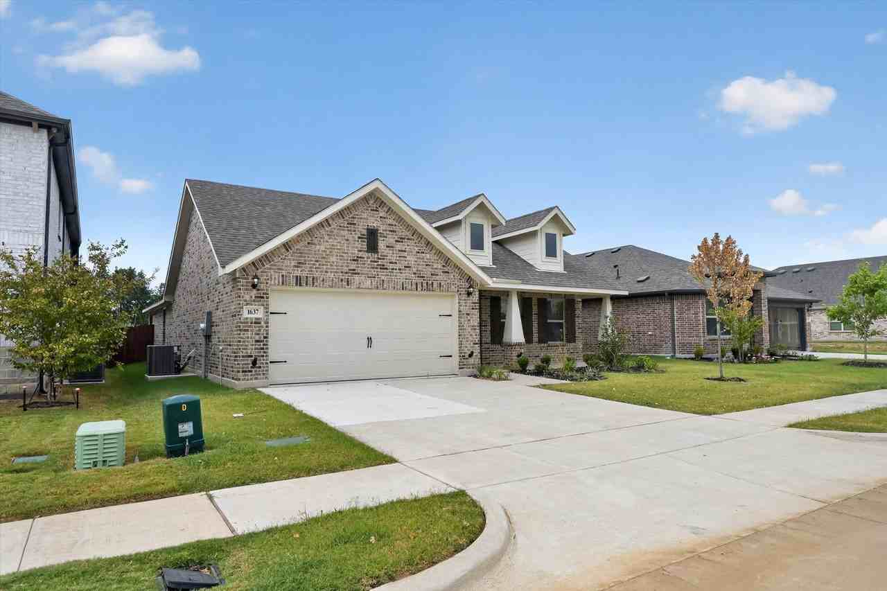 1637 Elle Ln - Photo 2 of 26