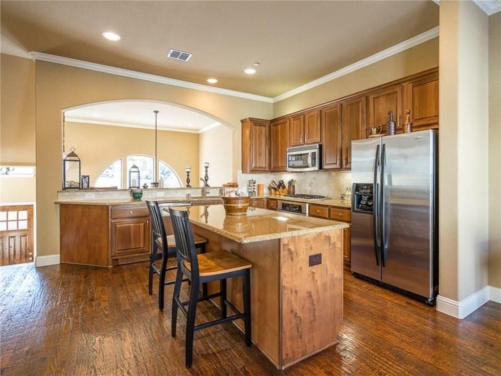 5733 Lois Ln - Photo 2 of 21