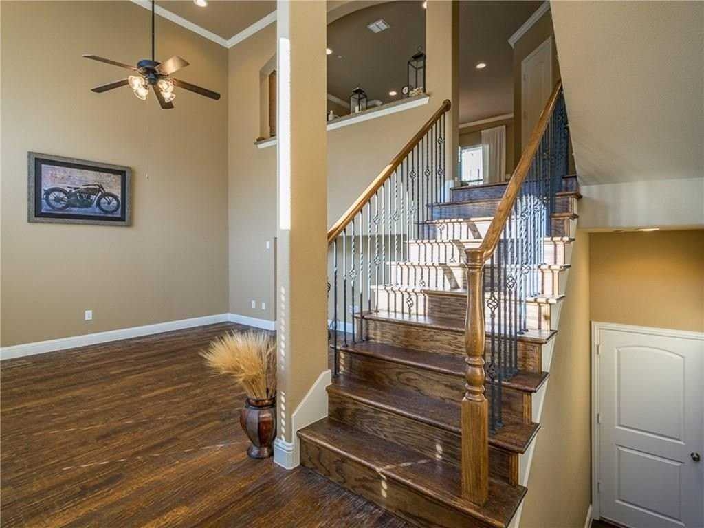 5733 Lois Ln - Photo 3 of 21