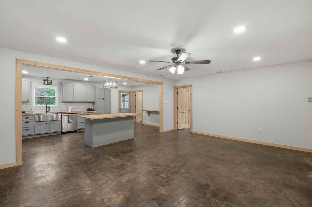 509 County Road 2271 - Photo 5 of 28