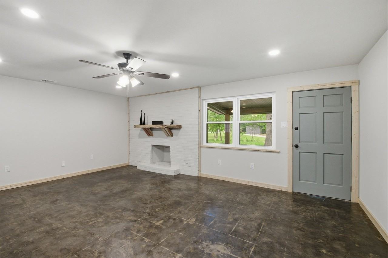 509 County Road 2271 - Photo 6 of 28