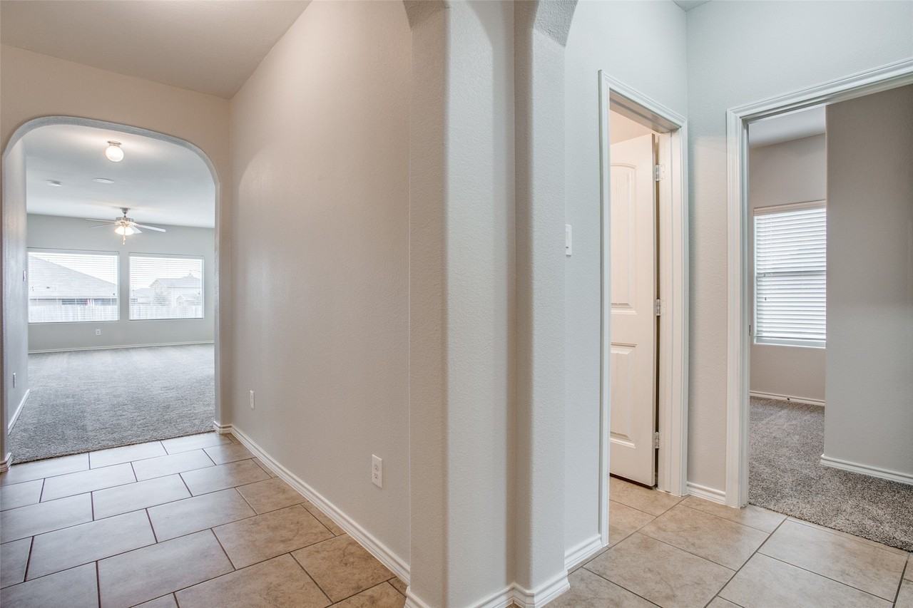 700 San Miguel Trl - Photo 4 of 25