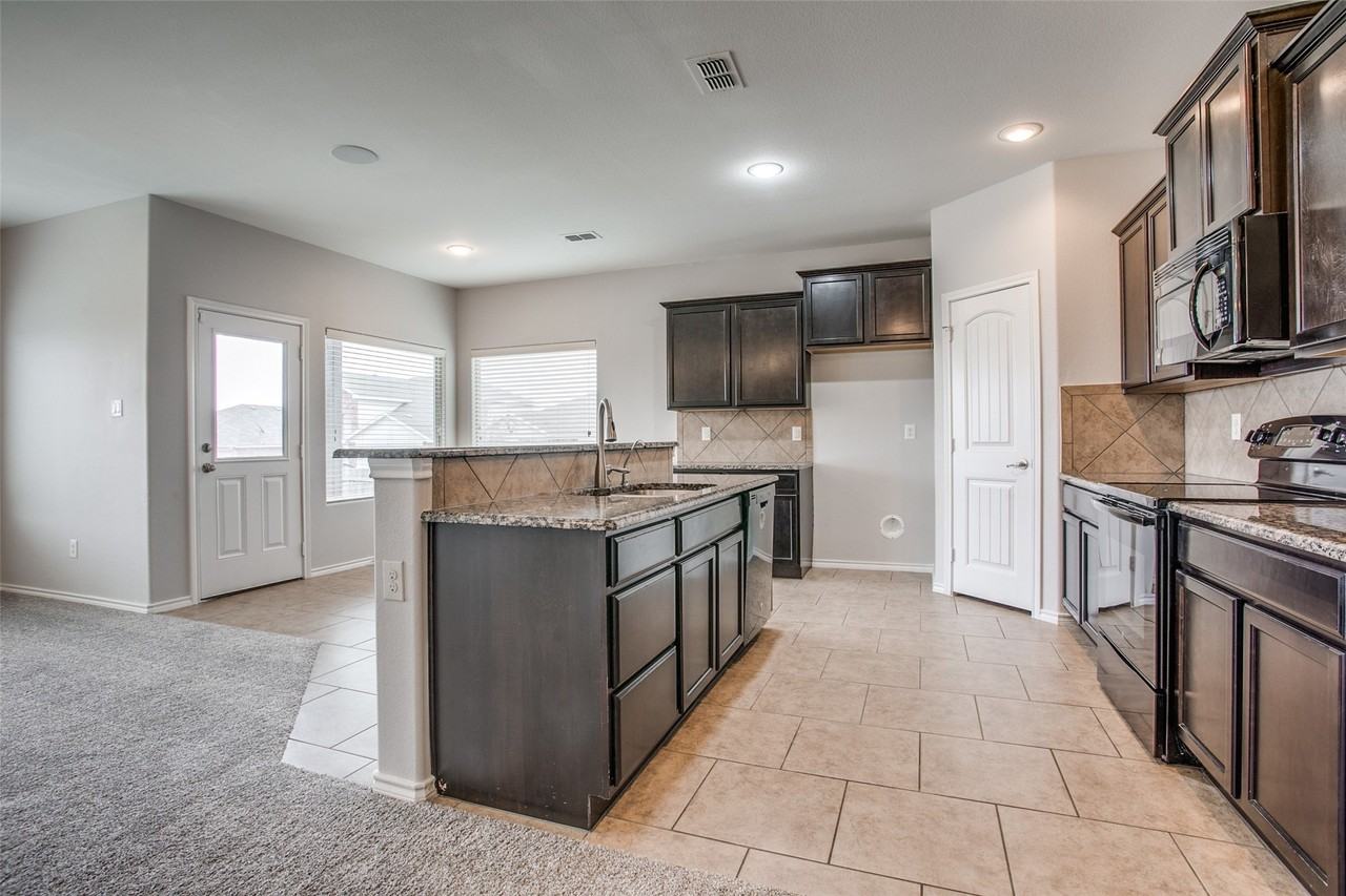 700 San Miguel Trl - Photo 6 of 25