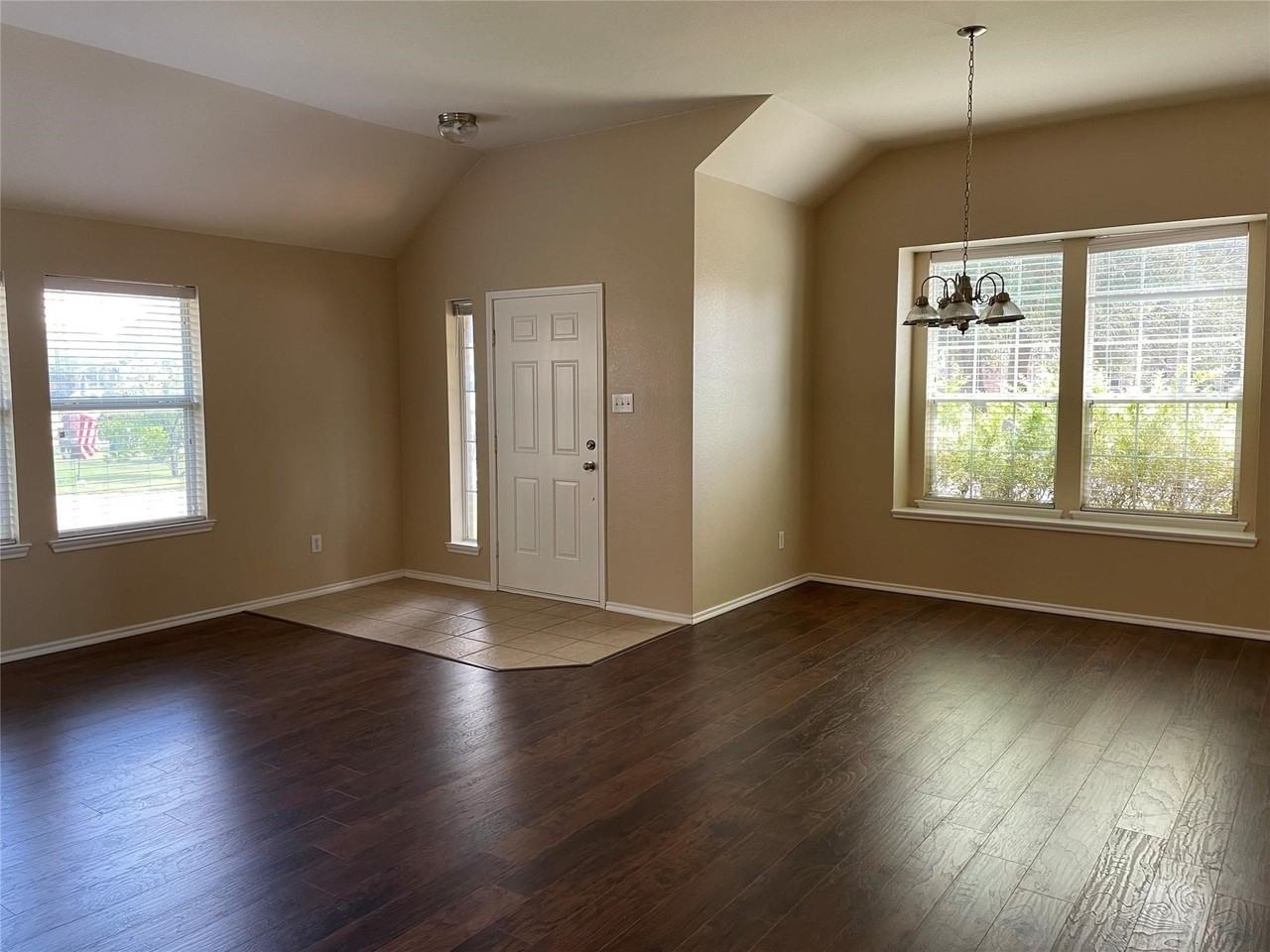 2808 Appaloosa Ct - Photo 3 of 30
