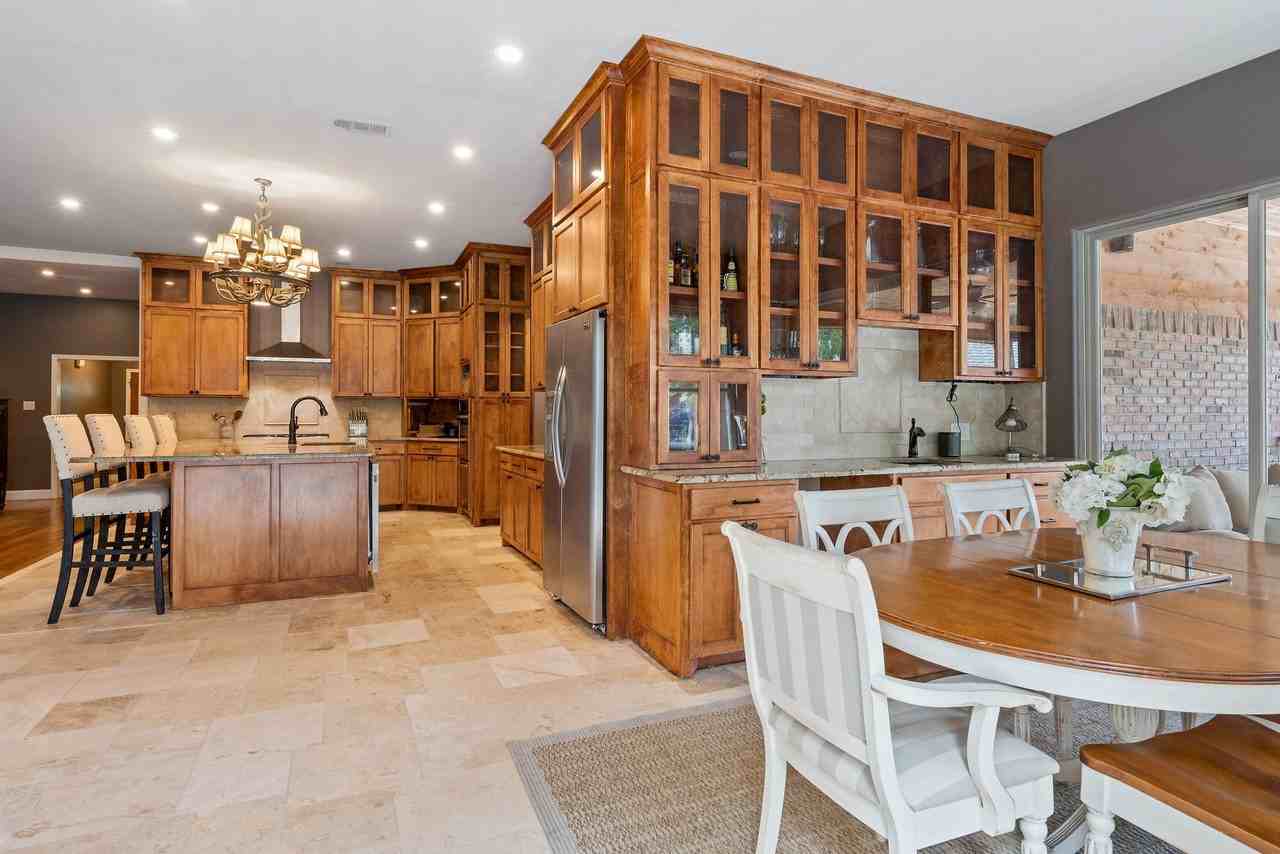 2413 Taylor St - Photo 4 of 23