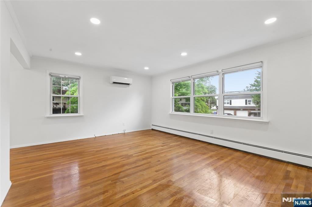 81 Cortland Pl - Photo 4 of 29