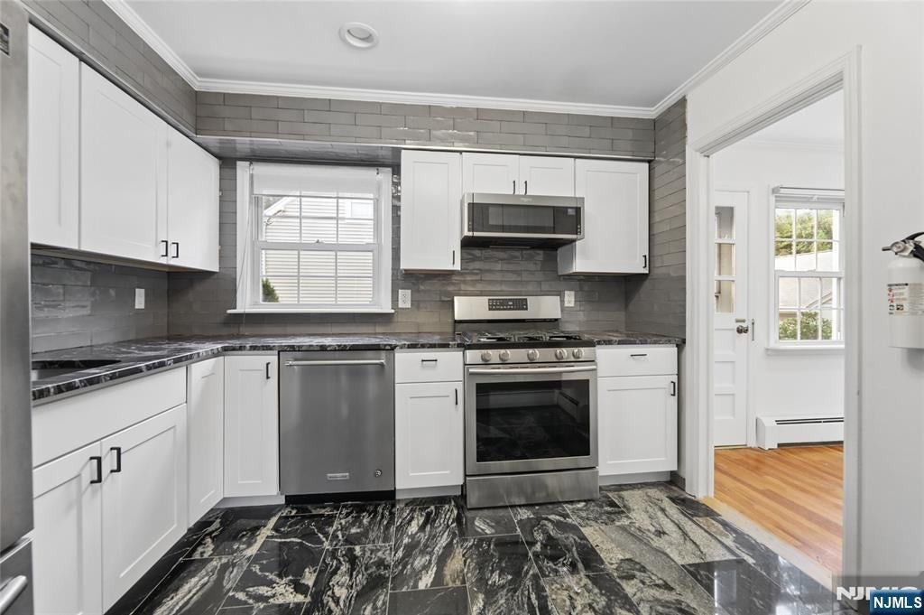 81 Cortland Pl - Photo 5 of 29