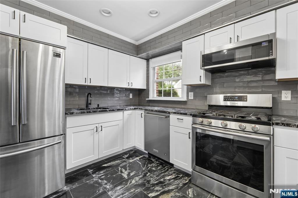 81 Cortland Pl - Photo 6 of 29