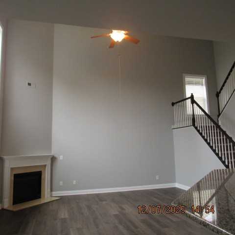 8520 Dargan Ln - Photo 3 of 13