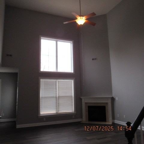 8520 Dargan Ln - Photo 4 of 13