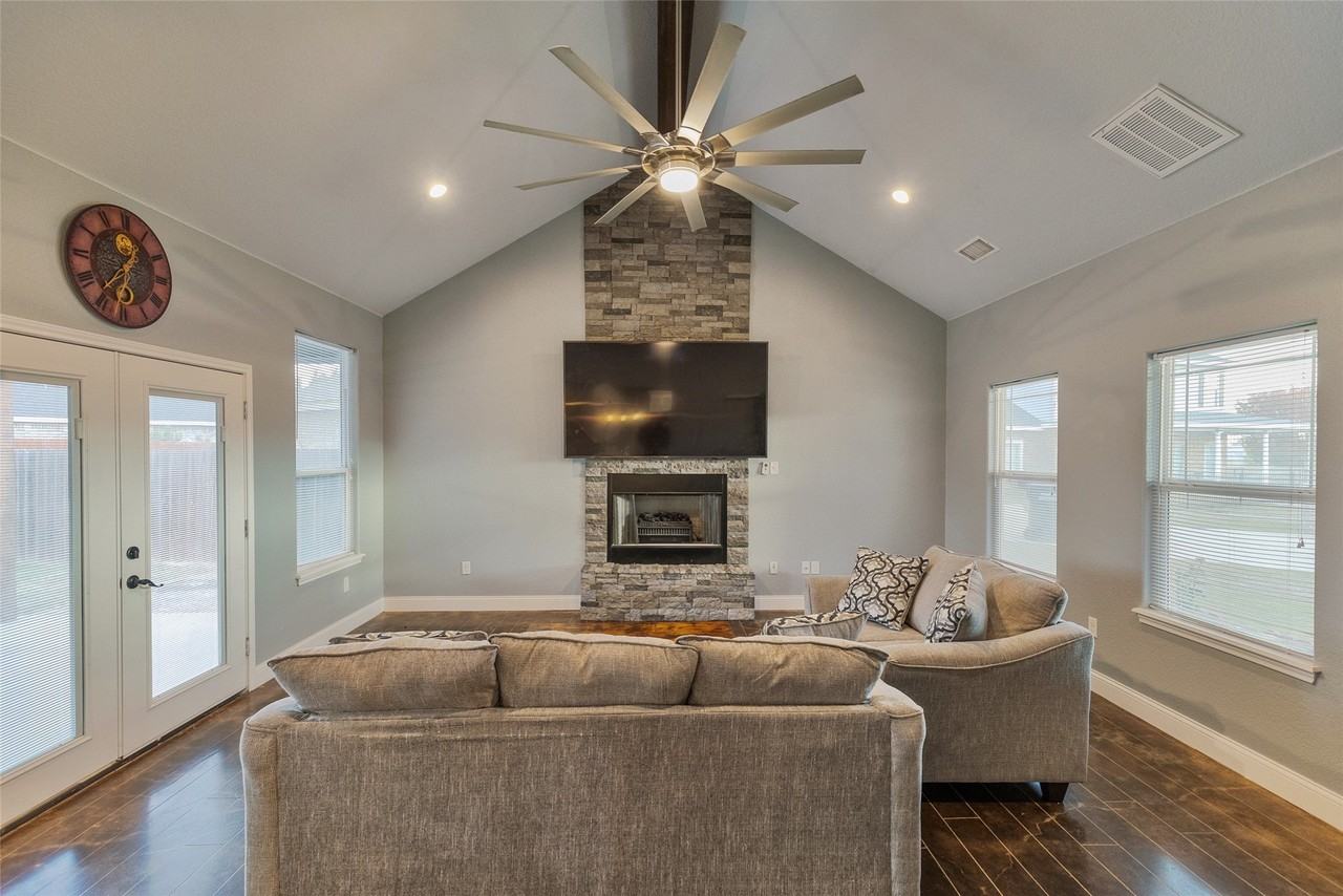 3518 Rhonni Ct - Photo 2 of 35