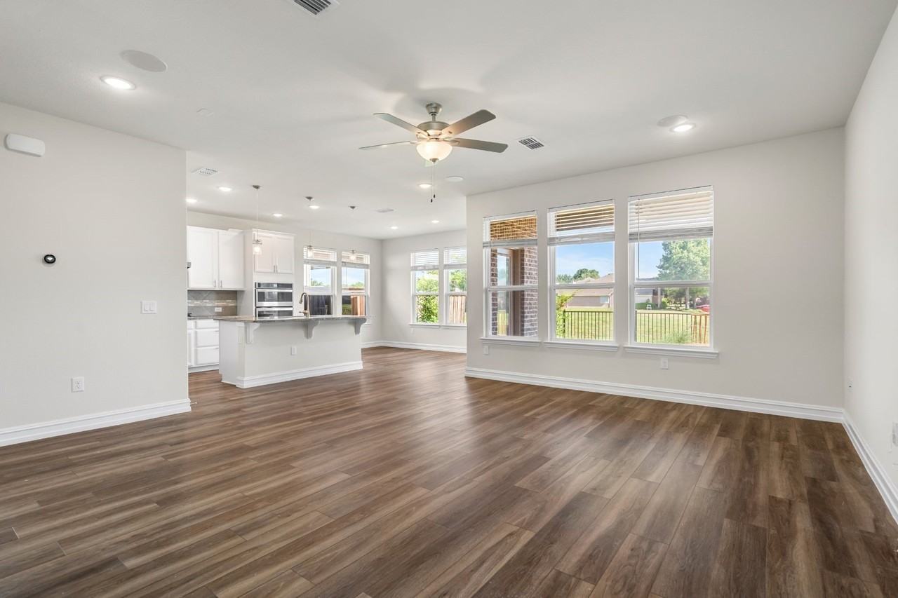 257 Jones St - Photo 4 of 11