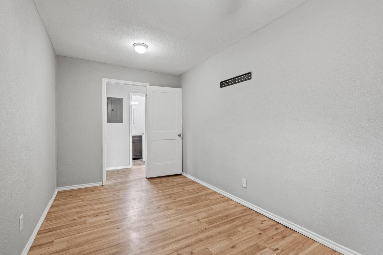 701 W Hull St #101-2 - Photo 3 of 17