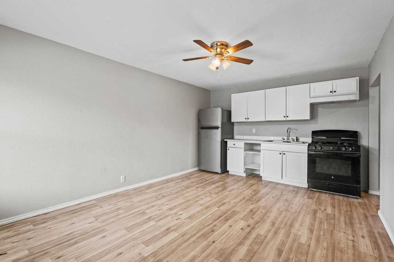 701 W Hull St #101-2 - Photo 4 of 17