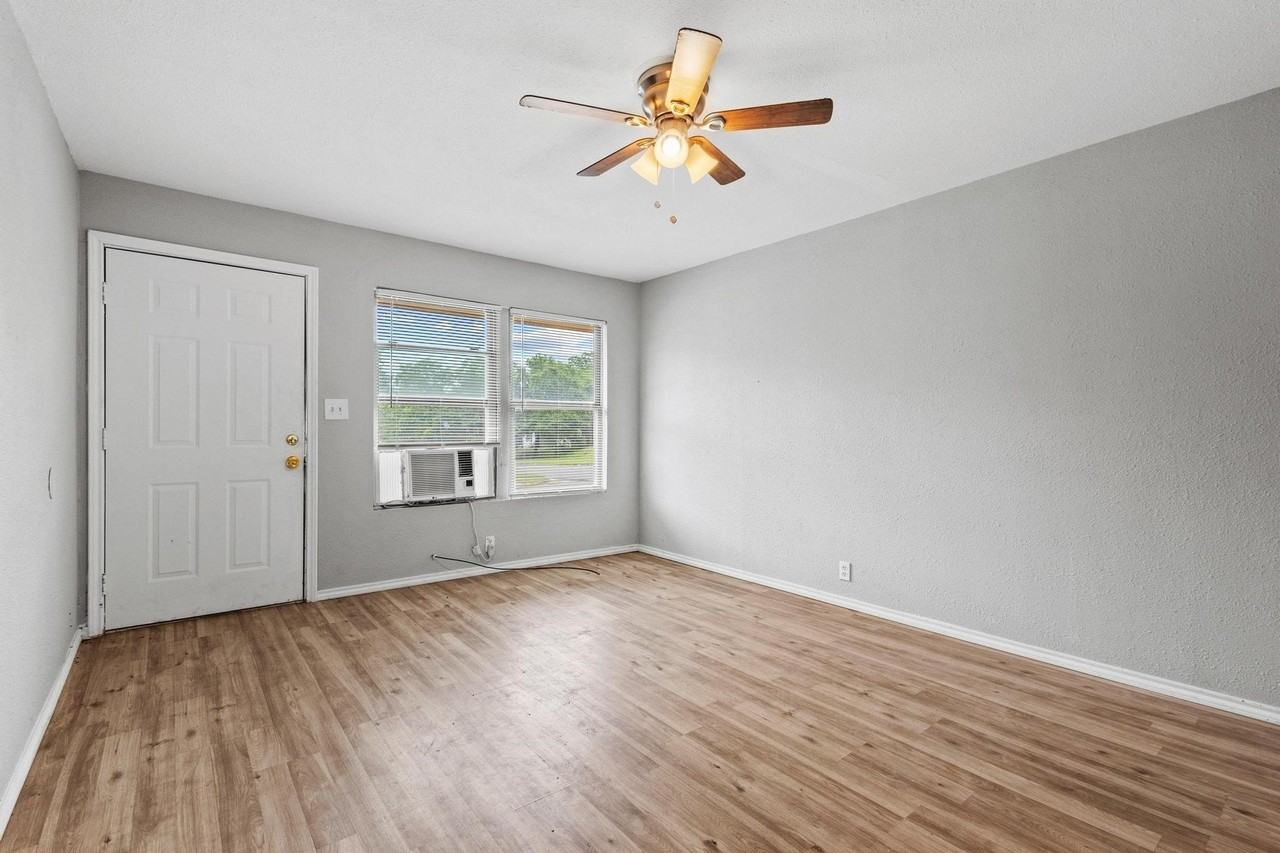 701 W Hull St #101-2 - Photo 5 of 17