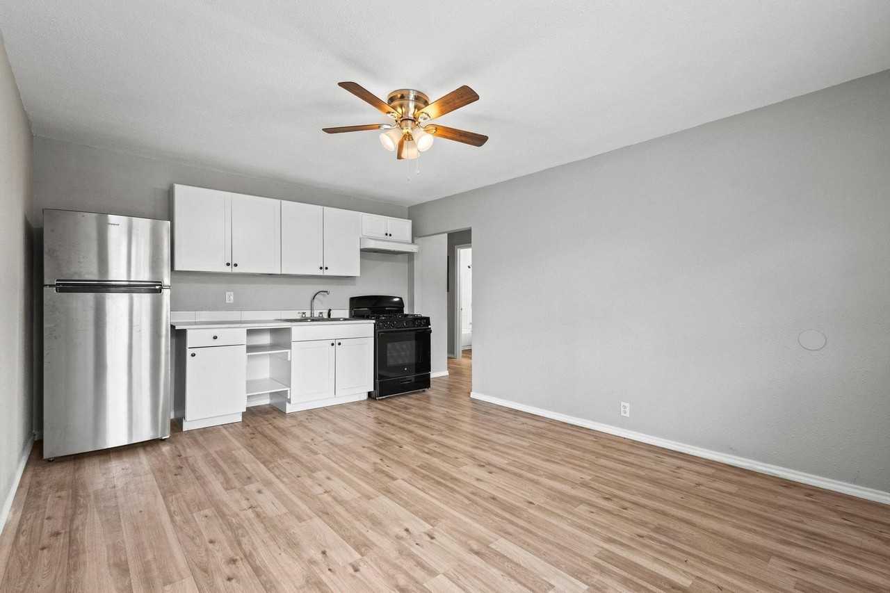 701 W Hull St #101-2 - Photo 7 of 17
