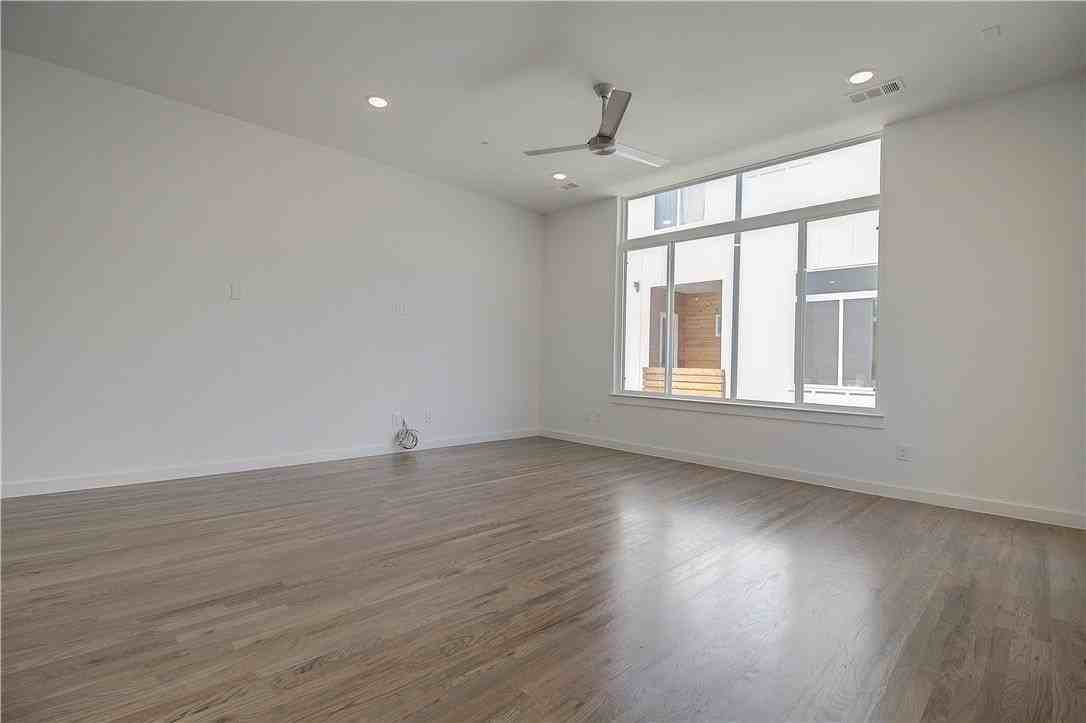 2310 N Carroll Ave #105 - Photo 7 of 20
