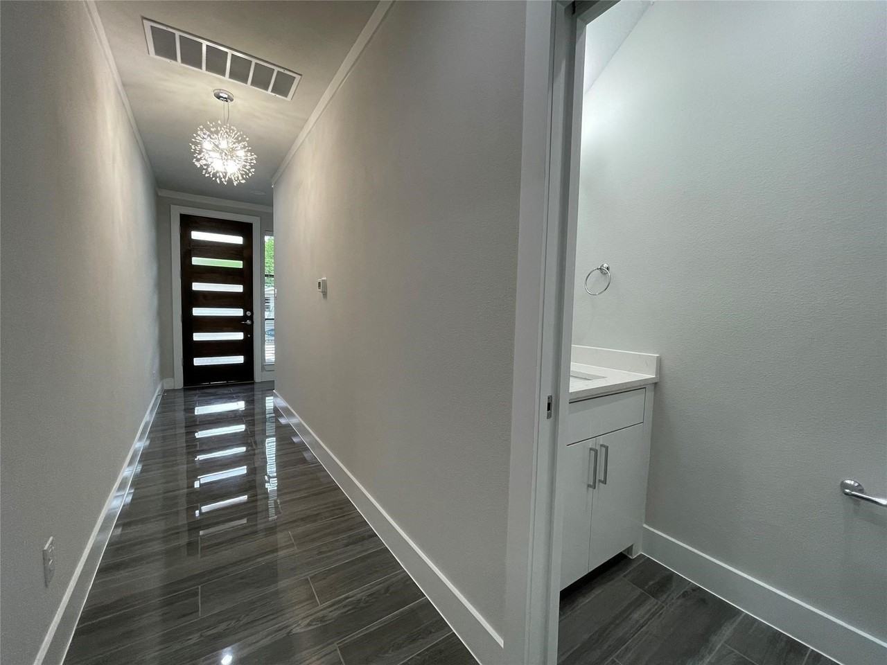 2417 N Winnetka Ave - Photo 2 of 34