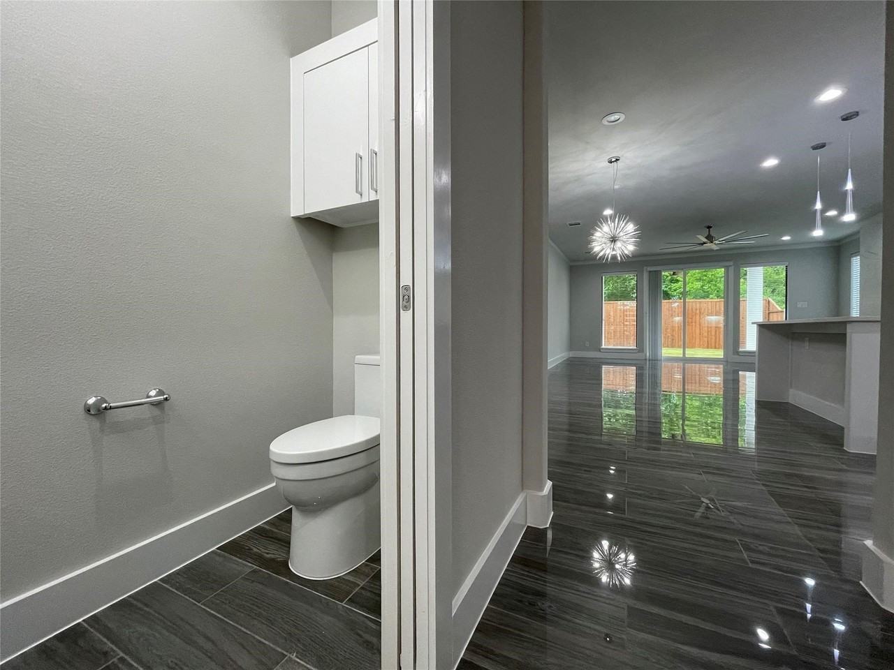 2417 N Winnetka Ave - Photo 3 of 34