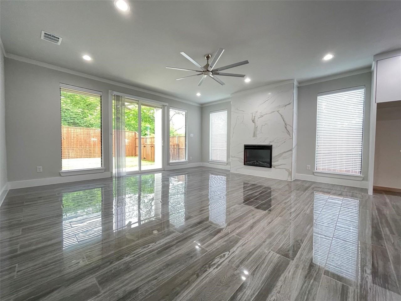 2417 N Winnetka Ave - Photo 5 of 34