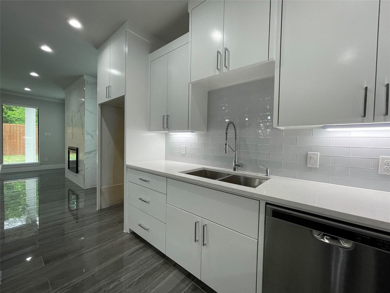 2417 N Winnetka Ave - Photo 6 of 34