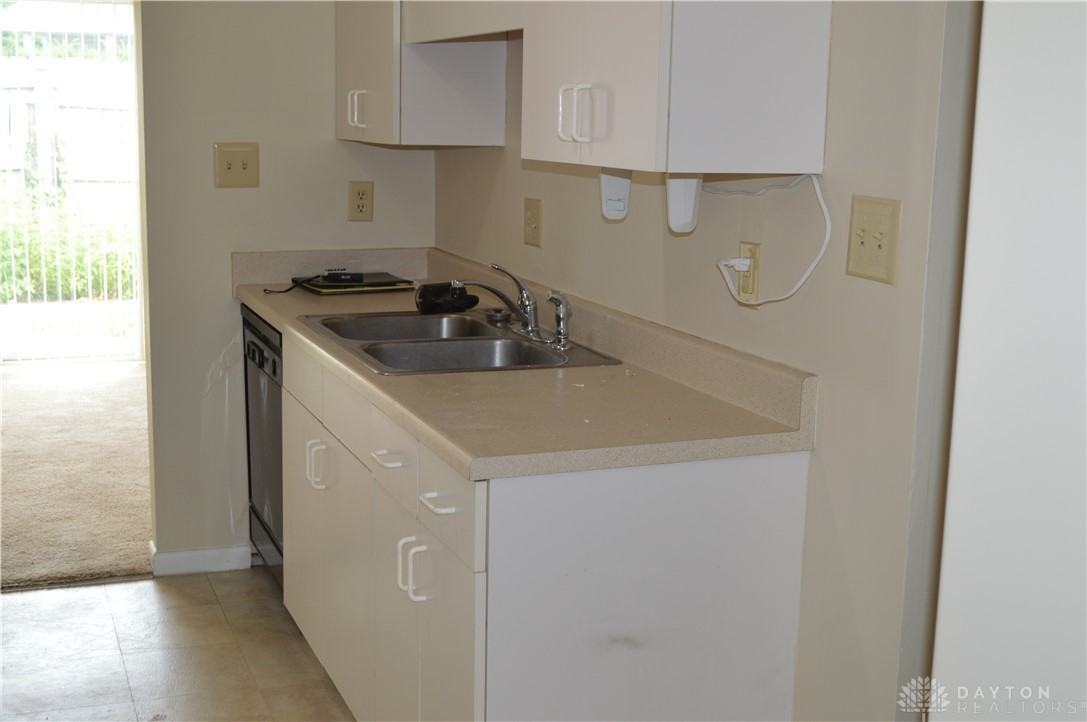 1217 Robbins Run Ct - Photo 5 of 32