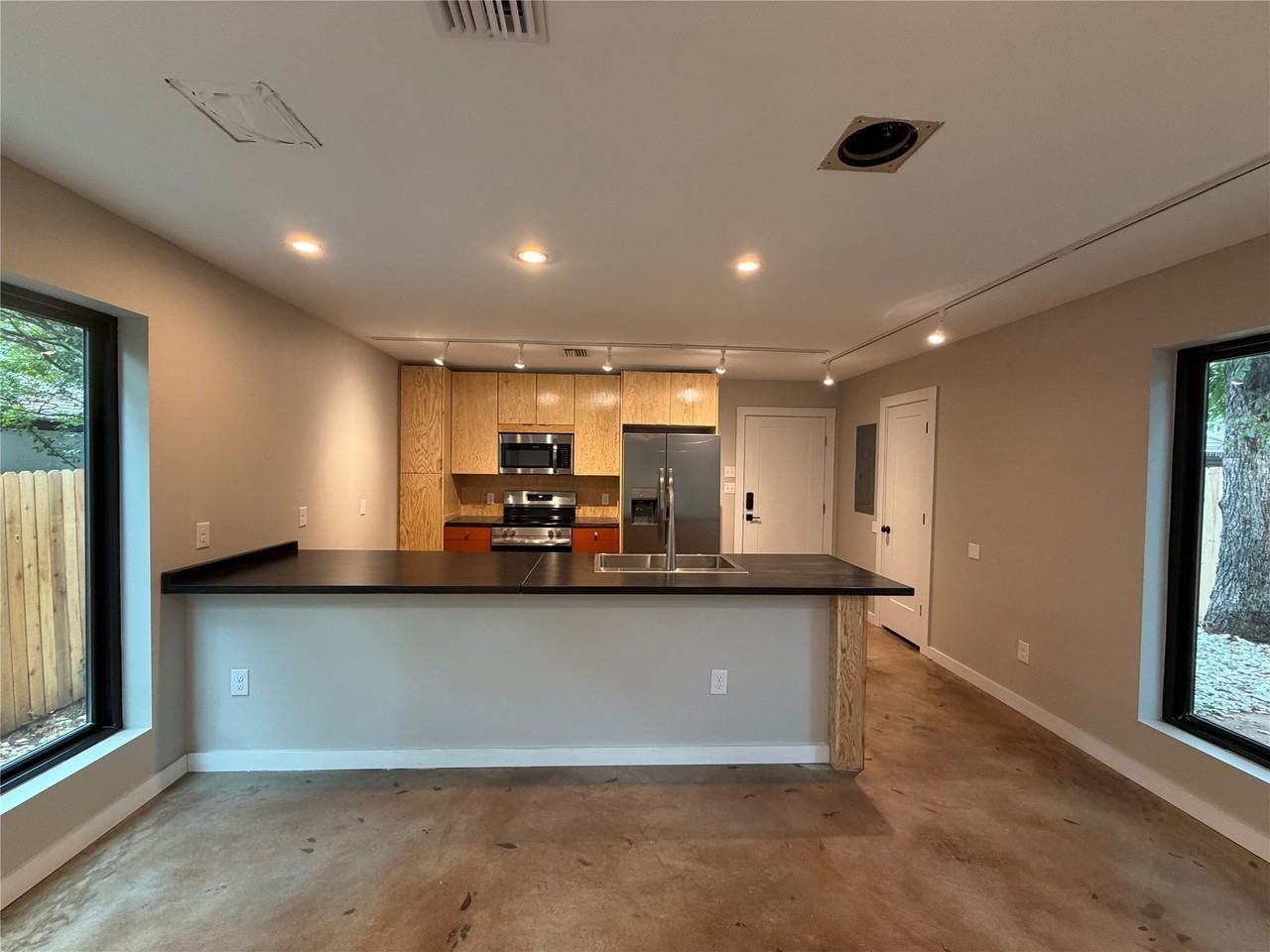 957 Woods Ave - Photo 2 of 22