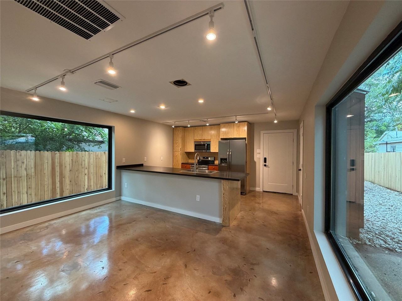 957 Woods Ave - Photo 3 of 22
