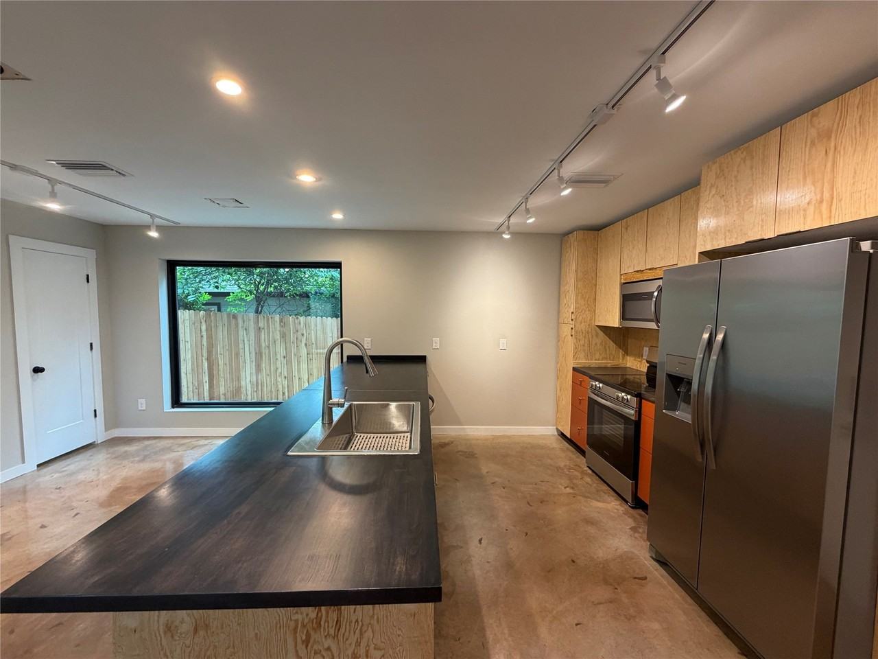 957 Woods Ave - Photo 4 of 22