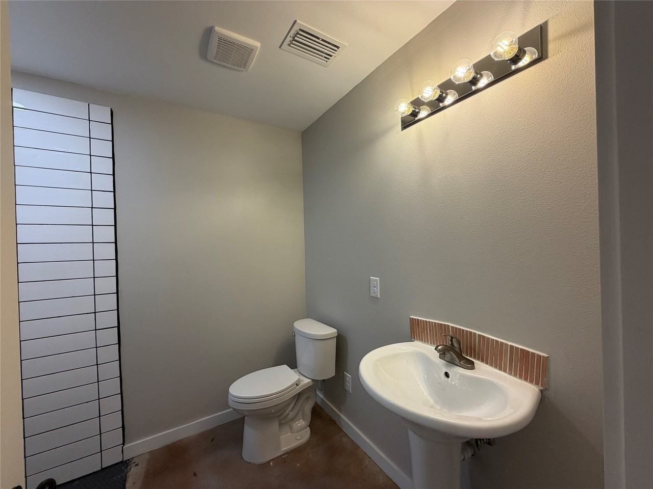 957 Woods Ave - Photo 5 of 22