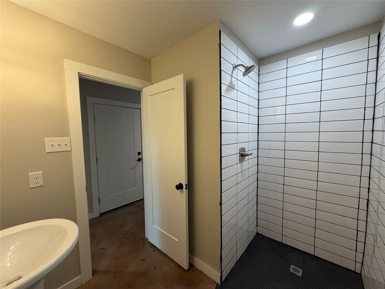 957 Woods Ave - Photo 6 of 22