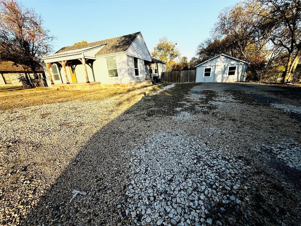 632 Peggs St - Photo 4 of 40