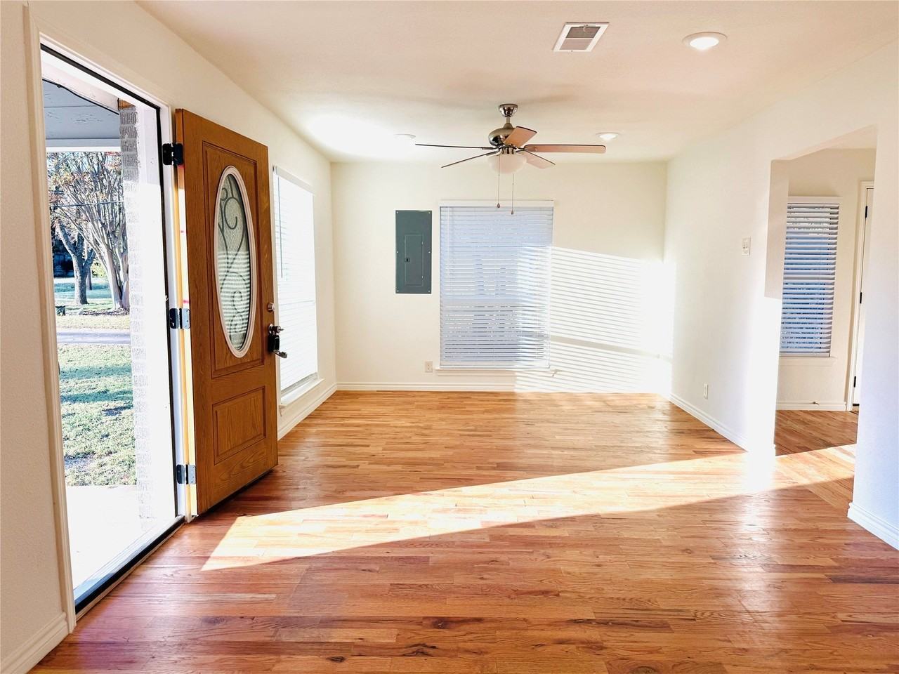 632 Peggs St - Photo 5 of 40
