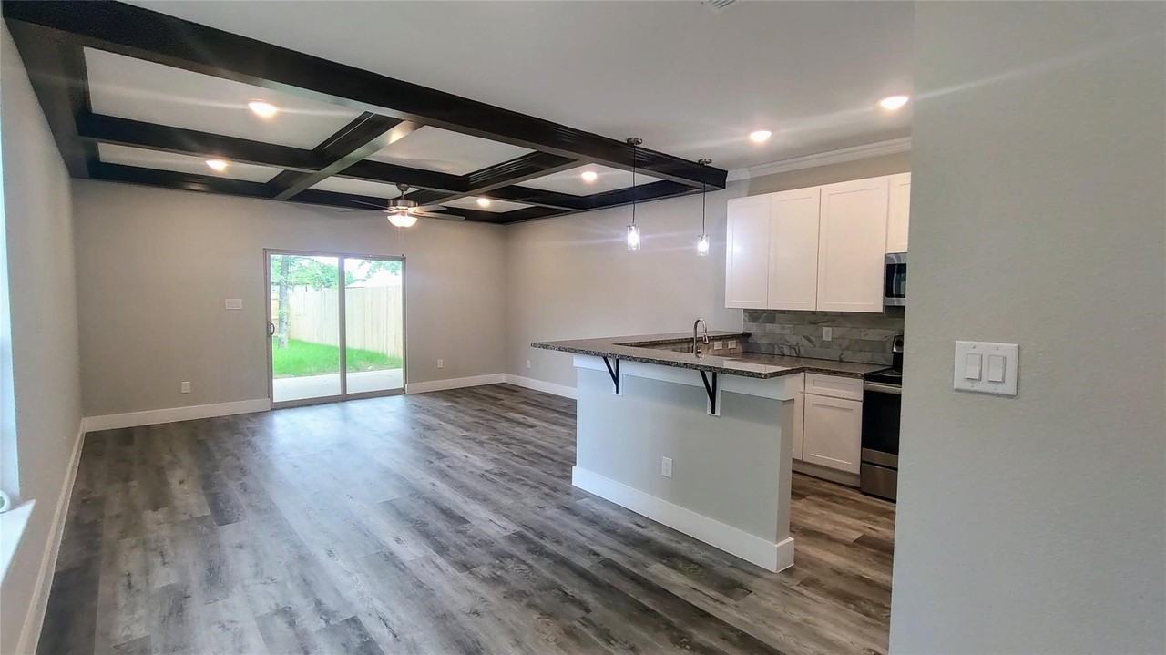 1705 Ash Crescent St - Photo 2 of 8