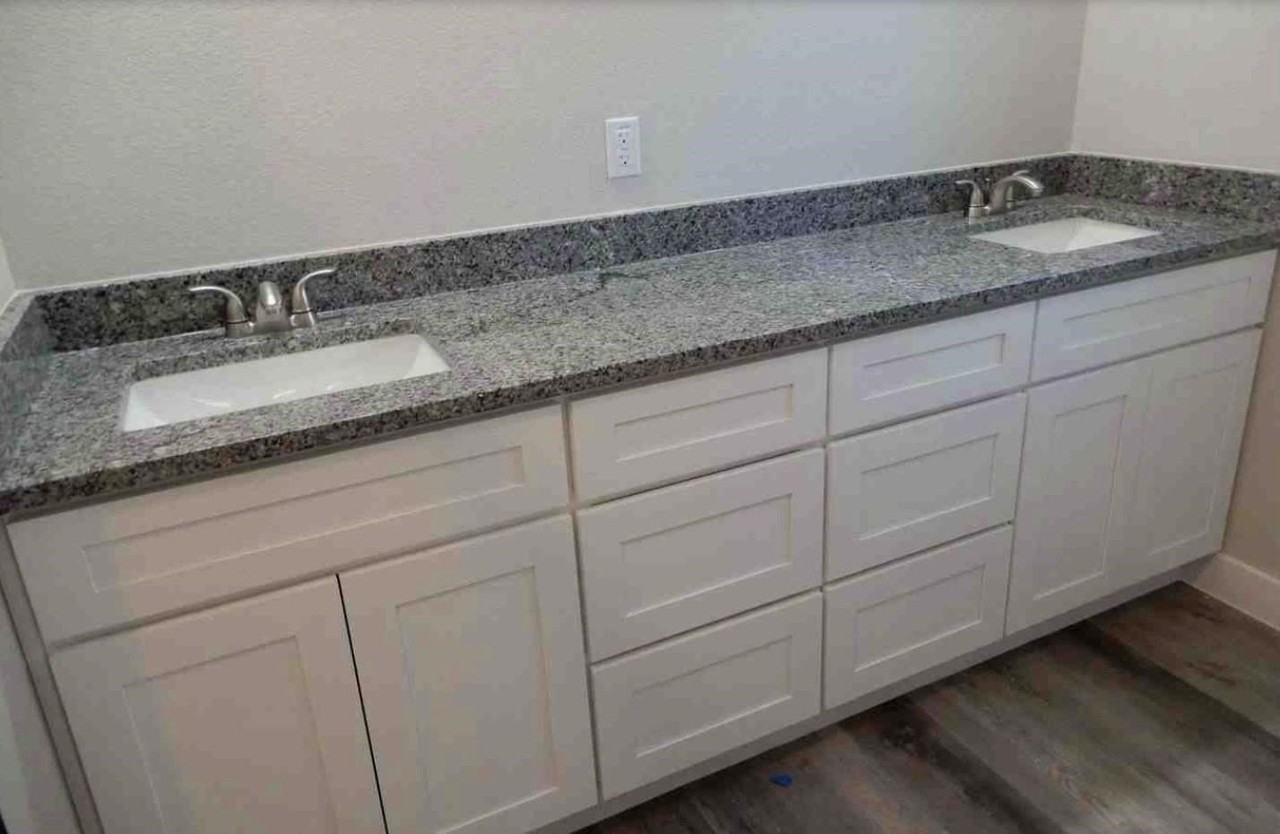 1705 Ash Crescent St - Photo 5 of 8