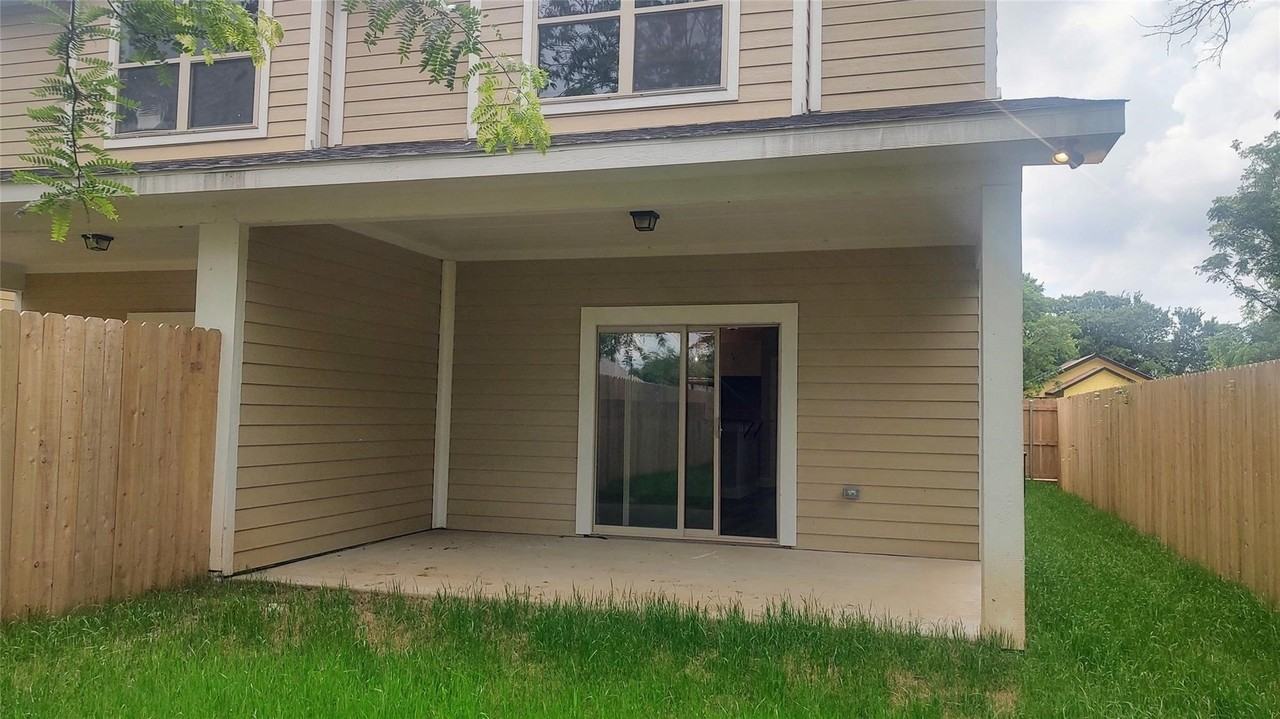 1705 Ash Crescent St - Photo 7 of 8